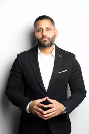 Najum Khan, Dollard des Ormeaux, Real Estate Agent